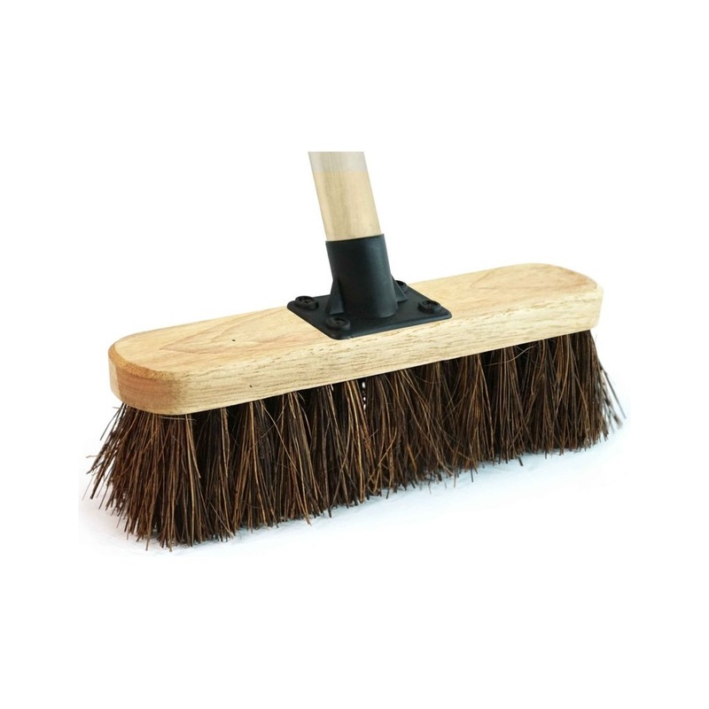 Edge Bassine Deck Scrub With Wooden Handle